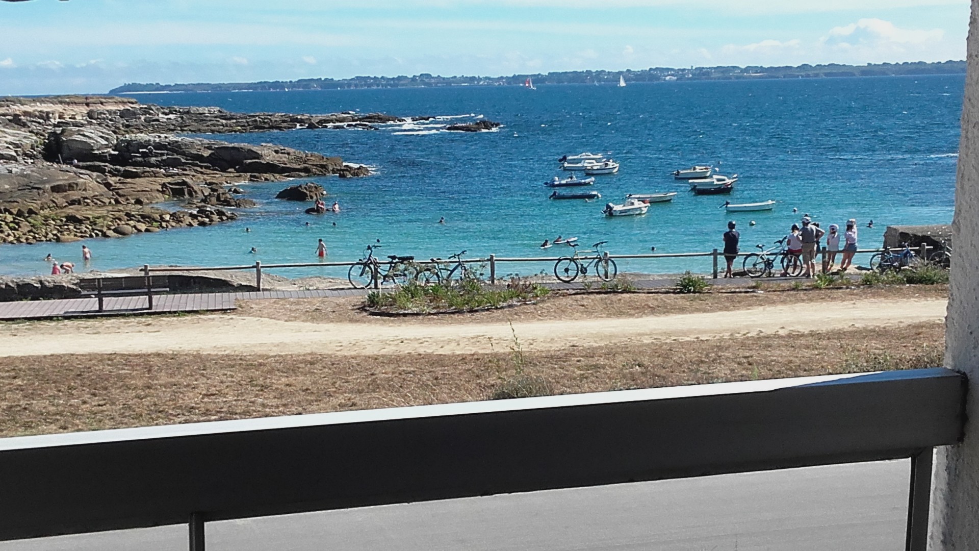 Vue du balcon sur la Plage et l'Ile de Groix .