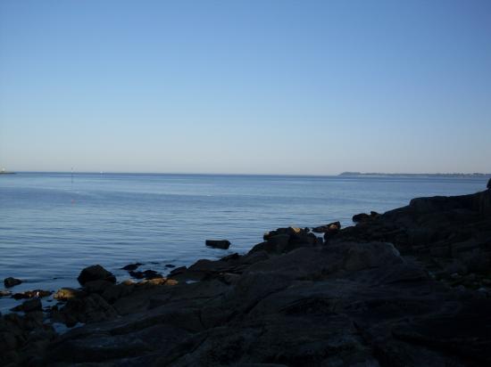 Vue du port de Lomener